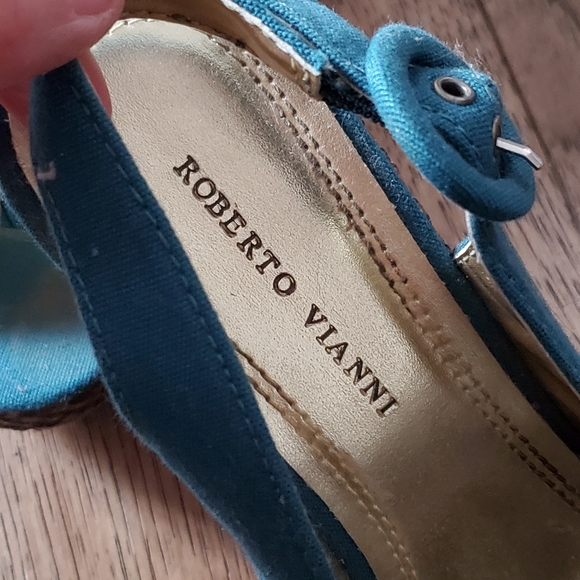 Shoes - Picture 4 of 4